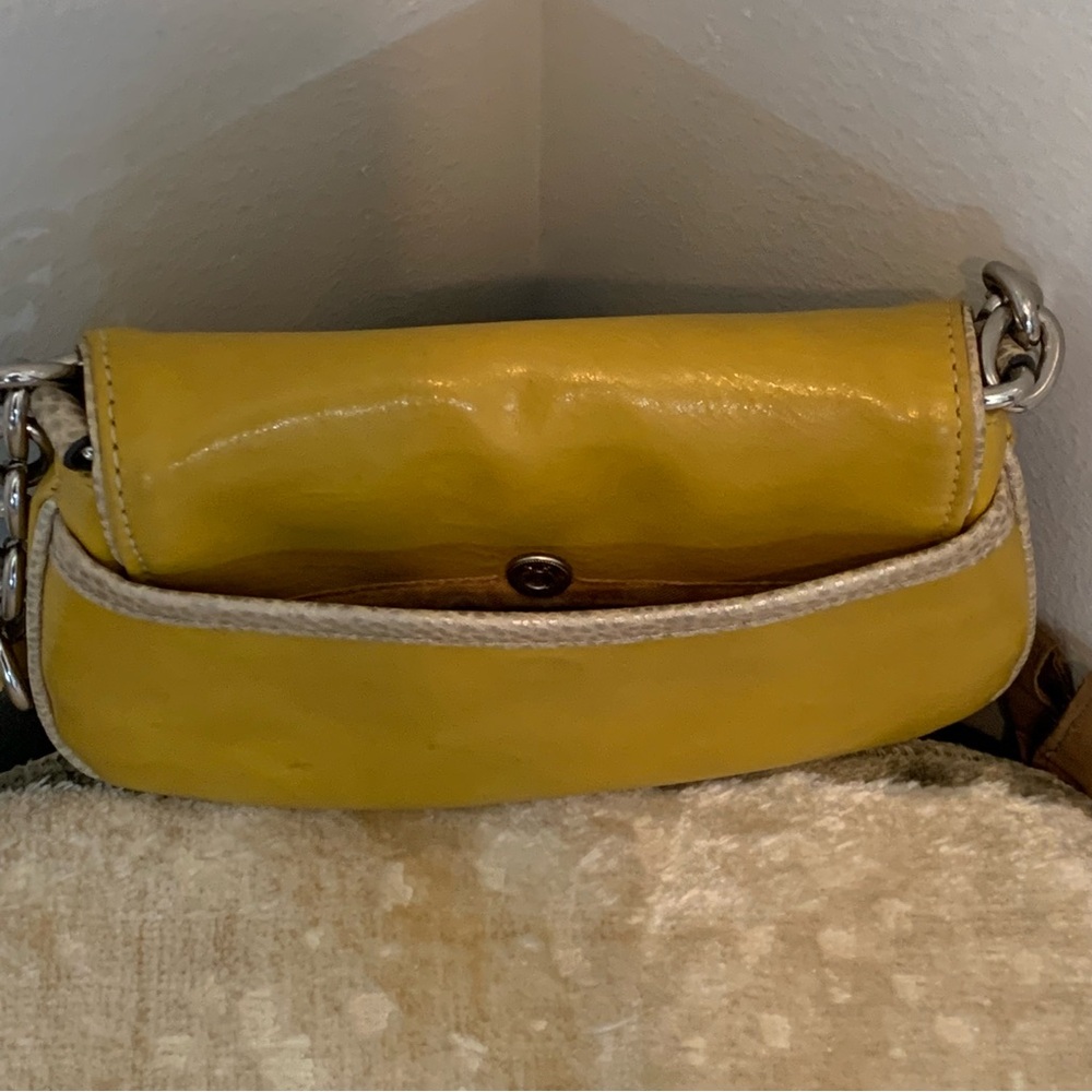 Kathy Van Zeeland Y2K Yellow Crossbody - Picture 5 of 13
